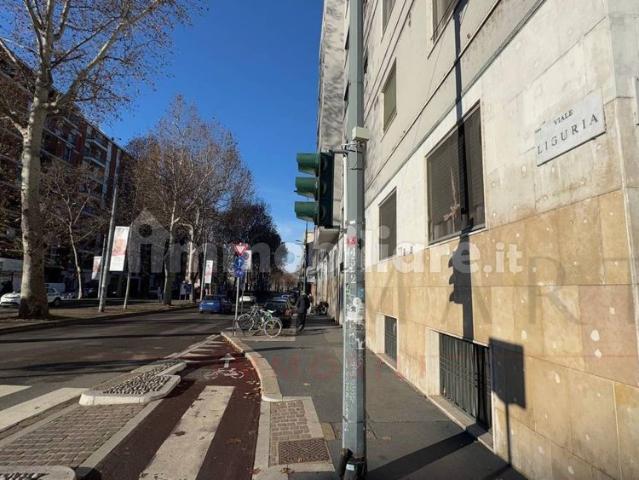 Trilocale ottimo stato, ottavo piano, Corso San Gottardo, Milano