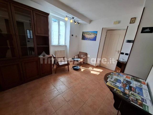 Trilocale ottimo stato, piano rialzato, Carasco
