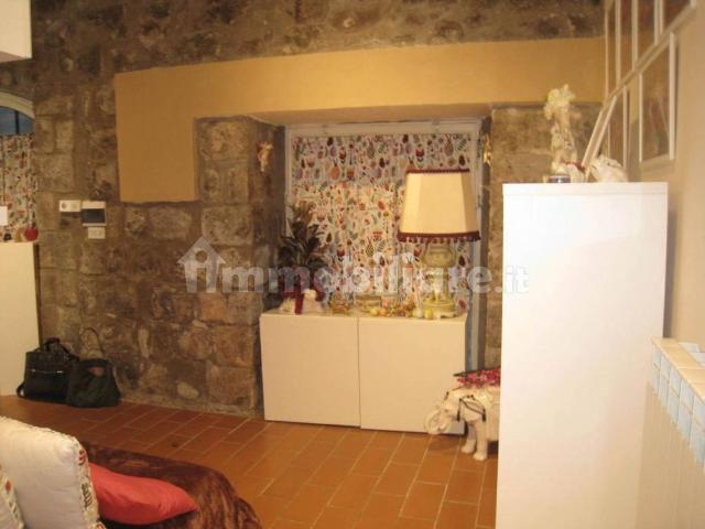 Trilocale ottimo stato, piano terra, Centro, Montefiascone