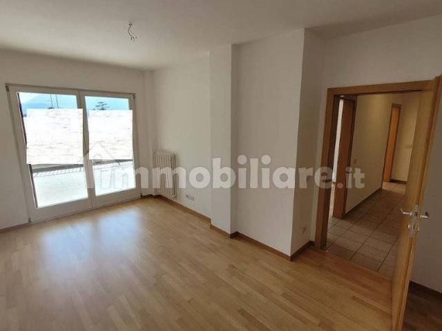 Trilocale ottimo stato, primo piano, Centro, Bolzano