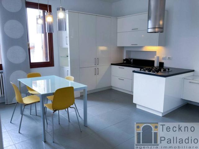 Trilocale ottimo stato, quarto piano, Centro Storico, Vicenza