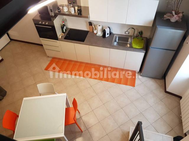 Trilocale ottimo stato, su più livelli, Borgo Rovereto Piscina, Alessandria