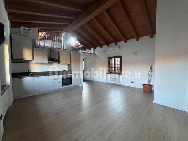 Trilocale ottimo stato, terzo piano, Centro, Castell'Arquato