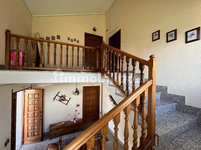 Trilocale Località Capoluogo 93, Centro, Charvensod