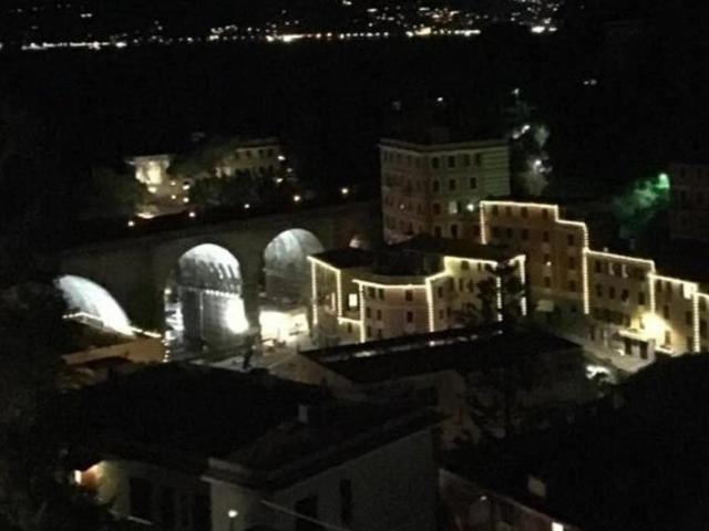 Trilocale nuovo arredato patio vista mare