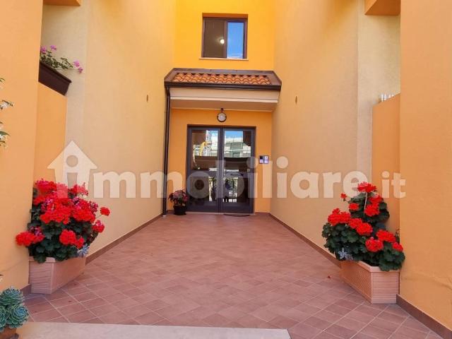 Trilocale nuovo, su più livelli, Montepaone Lido, Montepaone