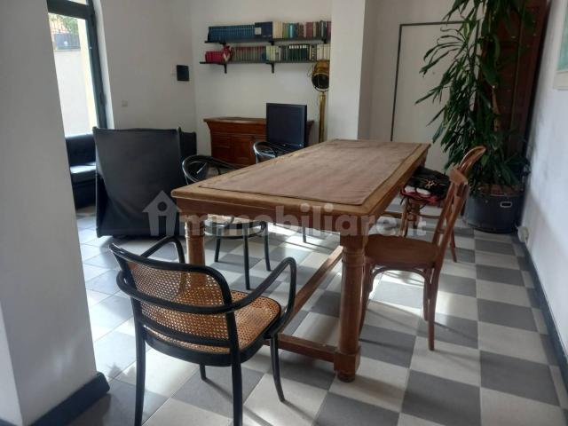 Trilocale salita della Fava Greca, Molo, Genova