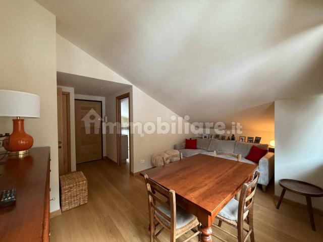 Trilocale Strada della Vittoria 37, Centro, Courmayeur