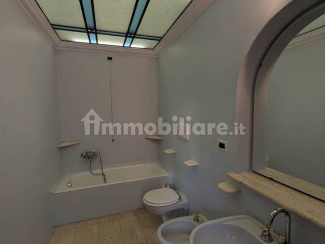 Trilocale piazza malvezzi 56, Centro Storico, Desenzano del Garda