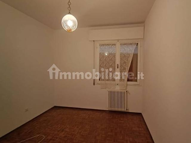Trilocale piazza Martiri 33, Centro, Bondeno