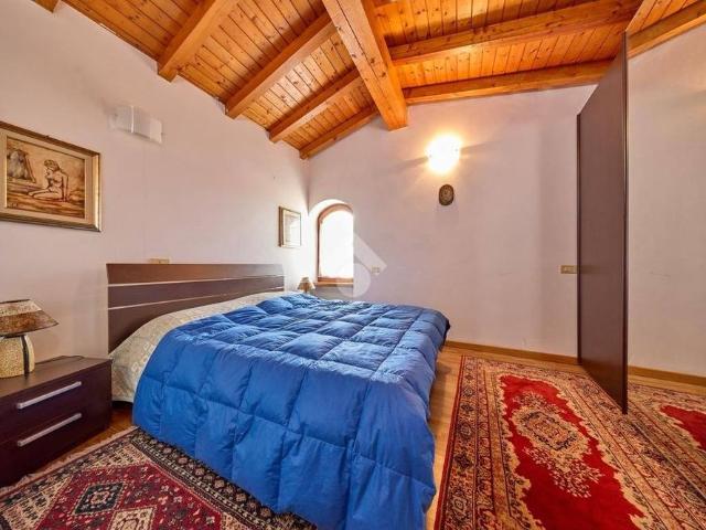 Trilocale piazza Olivo 9, Magugnano, Brenzone sul Garda