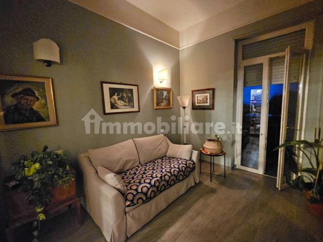 Trilocale piazza Amedeo, 1, Chiaia, Napoli