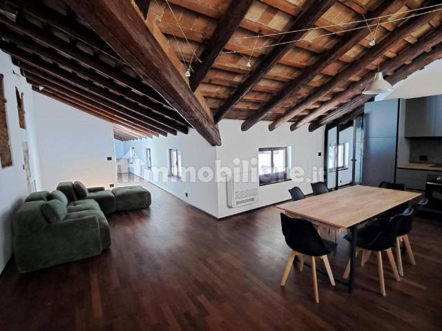 Trilocale piazza Brà, Centro Storico, Verona