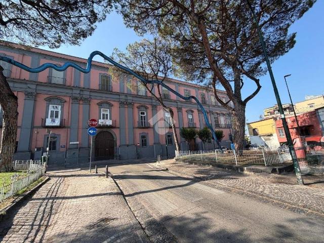 Trilocale piazza cassano 42, Portici
