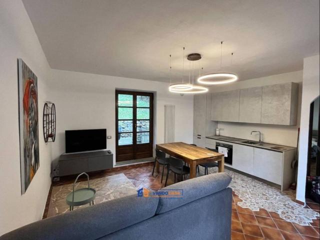Trilocale piazza Carlo Alberto 22, Dogliani