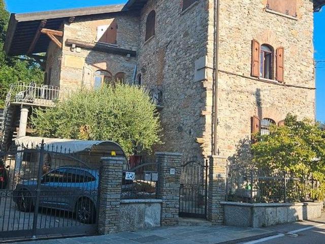 Trilocale Piazza Comunale 2, Albavilla