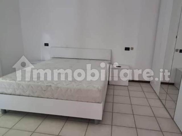 Trilocale piazza Don Giuliano Ravedoni, Centro, Pella