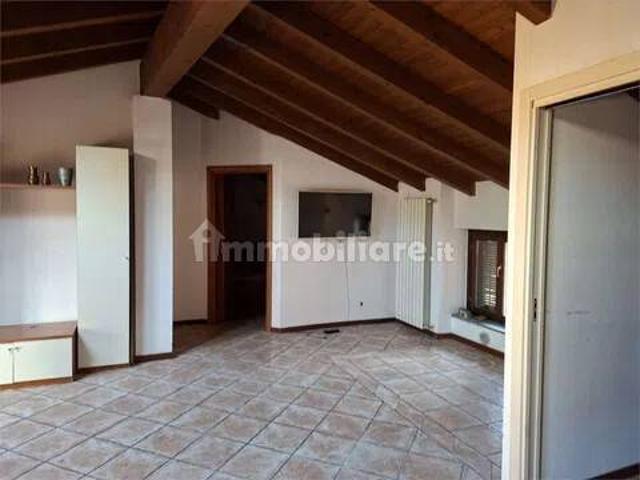 Trilocale piazza Federico Berera, 18, Centro, Sesto Calende