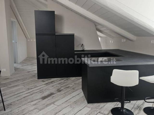 Trilocale piazza Tancredi Galimberti 10, Centro, Cuneo