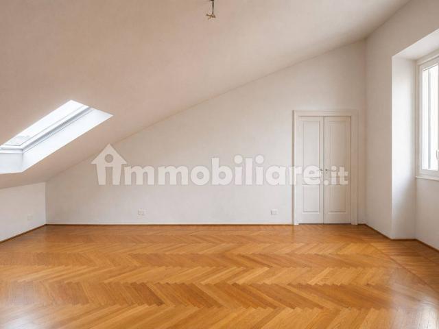 Trilocale piazza Velasca, Missori, Milano