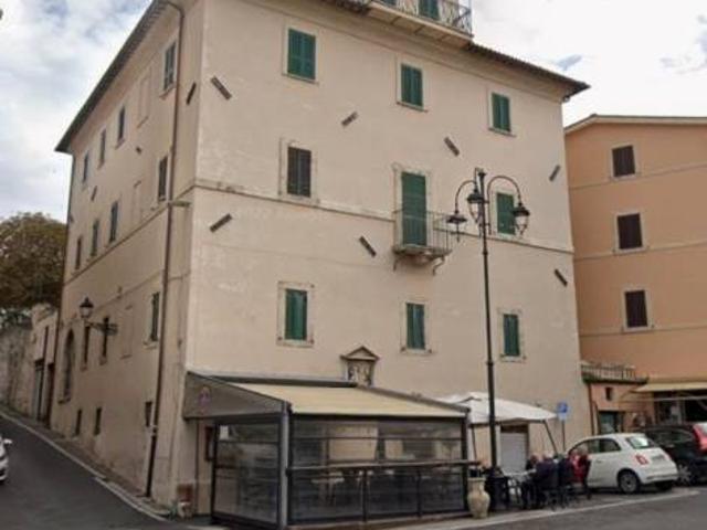 Trilocale piazza Vittorio Emanuele 3, Centro, Poggio Moiano