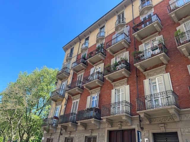 trilocale ristrutturato e completamente arredato in zona vanchiglietta