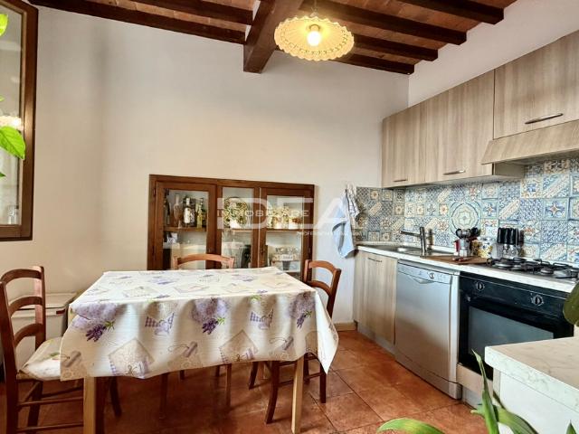 Trilocale ristrutturato in via borgo giannotti, Lucca