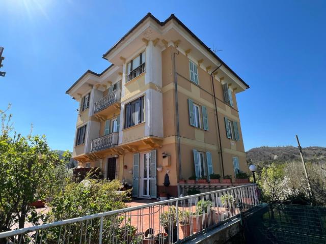 Trilocale ristrutturato in sp49 26, Sassello