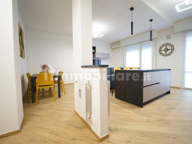 Trilocale traversa di corso Valparaiso 45, Centro, Chiavari