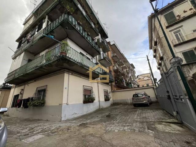 Trilocale via Mianella, Ponti Rossi, Napoli