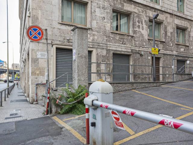 Trilocale via Milano 43, Dinegro, Genova