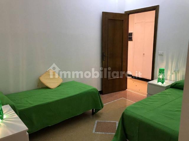 Trilocale via Milano 35, Dinegro, Genova