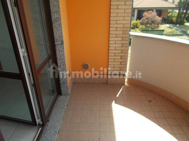 Trilocale via Monte Grappa, Centro, Caronno Pertusella