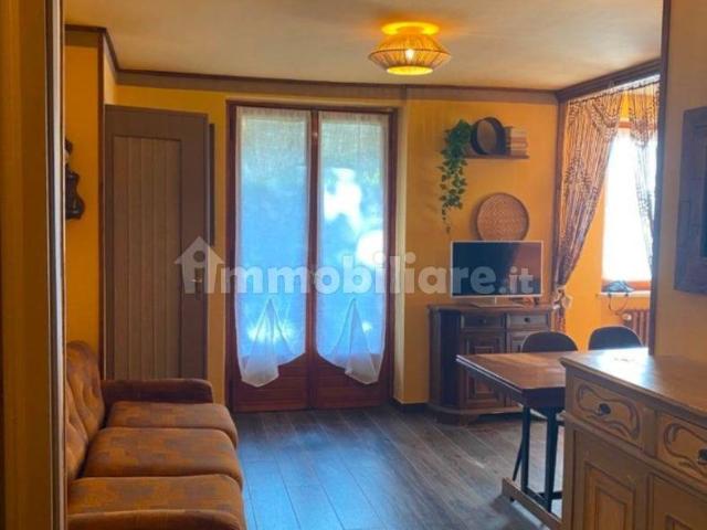 Trilocale via Montello 49, Centro, Bardonecchia