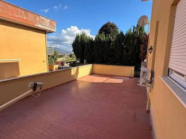 Trilocale via Napoli, Centro, Lariano