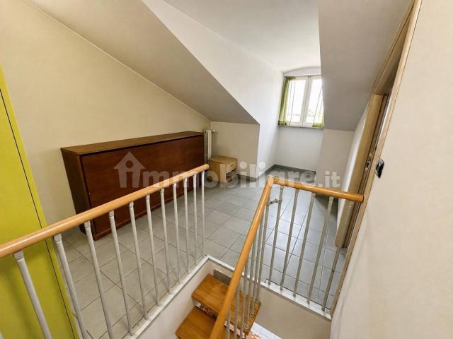 Trilocale via Ognissanti 30, Borgo Piave, Corso Europa, Zona Ferrero, Alba