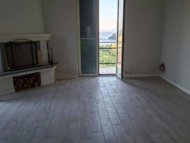 Trilocale via Orazio 27, Centro, Bacoli
