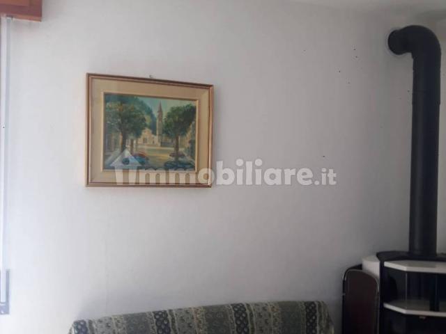Trilocale via Adamello, Centro, Esino Lario