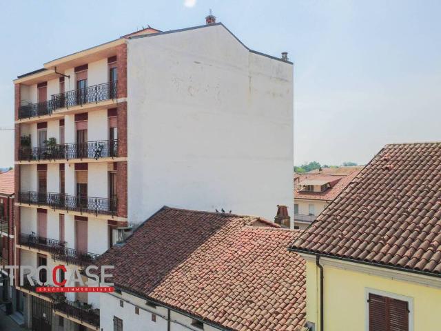 Trilocale via Amaretti 26, Centro, Poirino