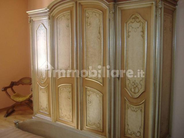 Trilocale via Angelo Ottone 58, Centro, Borgosesia