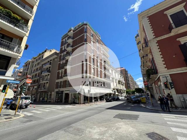 Trilocale via Andrea da Bari 84, Murat, Bari