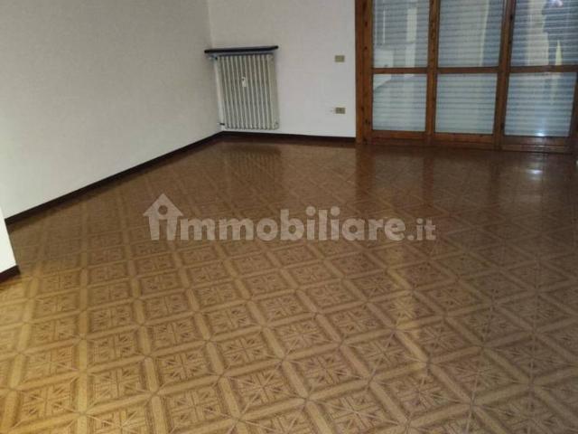 Trilocale via Arluno 6, Pogliano Milanese