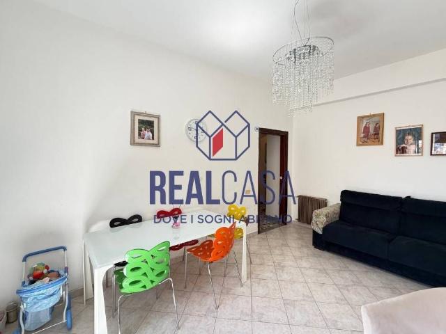 Trilocale via Buscemi 68, Borghesiana, Roma