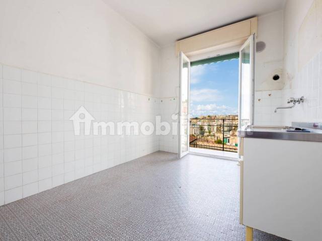Trilocale via Buratella, Borgoratti, Genova