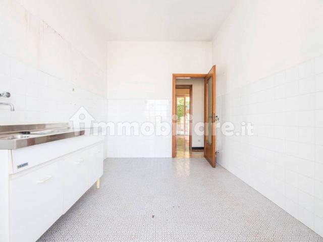 Trilocale via Buratella, Borgoratti, Genova