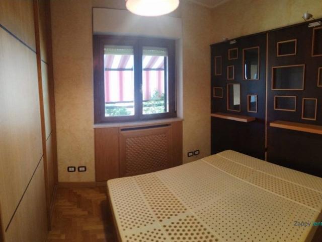 Trilocale via Balsorano, 32, Castelverde, Roma