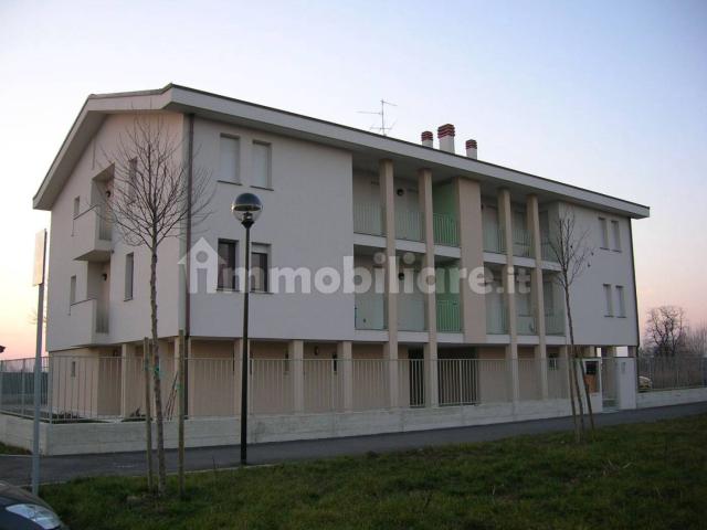 Trilocale via Borgogna 20, Centro, Bagnolo Cremasco