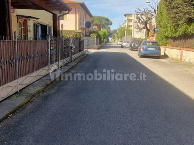 Trilocale via Camillo Benso di Cavour, Pietrasanta