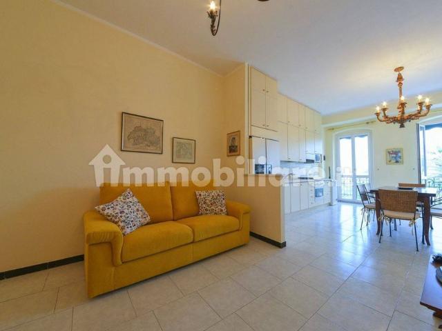 Trilocale via Campana, Centro, Varazze
