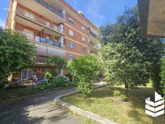Trilocale via Camporgiano, Grottarossa Saxa Rubra, Roma